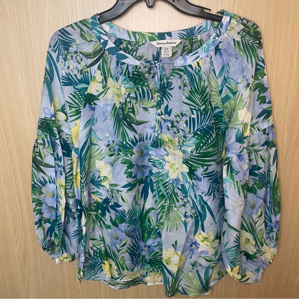 Tommy Bahama Blue and Green Floral Top. Women’s Size S/P